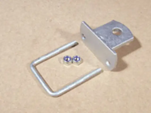 Beslag til 70 X 70 MM stolpe med laske til firkantet bøjle