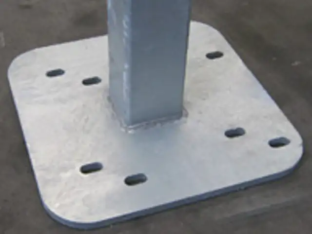 Stolpe 70X70 MM midt på fodplade 300 x 300 mm