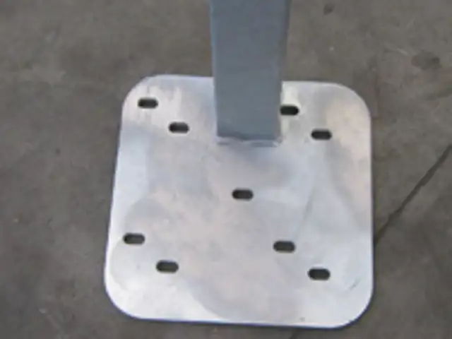 Stolpe 70X70 MM side på fodplade 300 x 300 mm